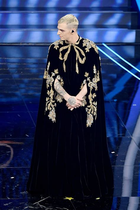 tutina gucci achille lauro|Achille Lauro a Sanremo 2020 e la tutina di cristalli di .